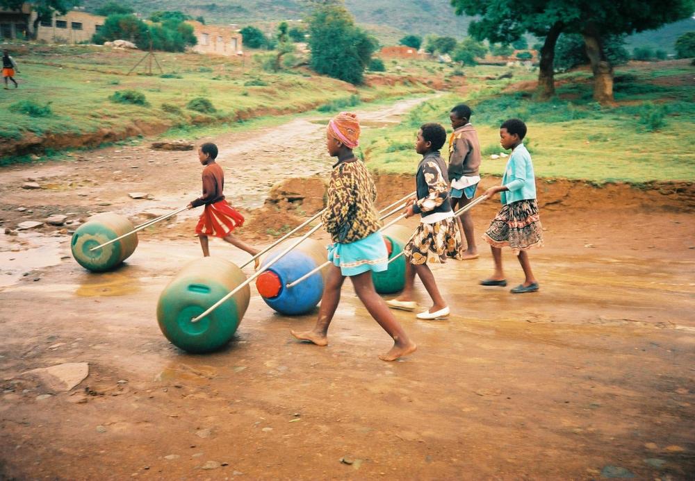 Young people purifying water while walking using Hippo Rollers